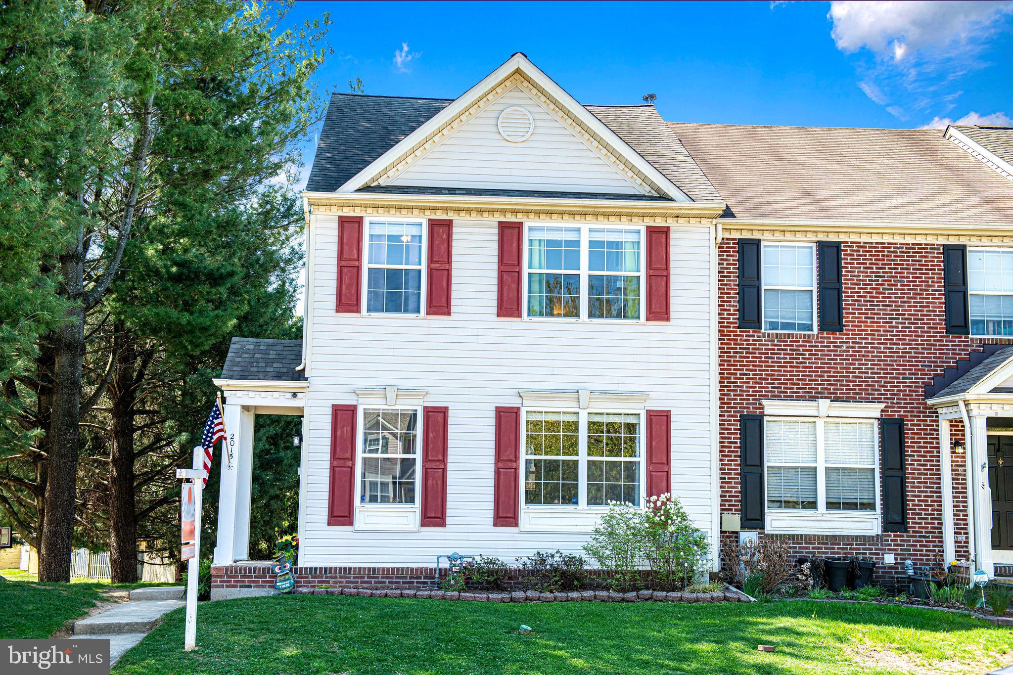 Welcome to 2015 Pointview Cir!