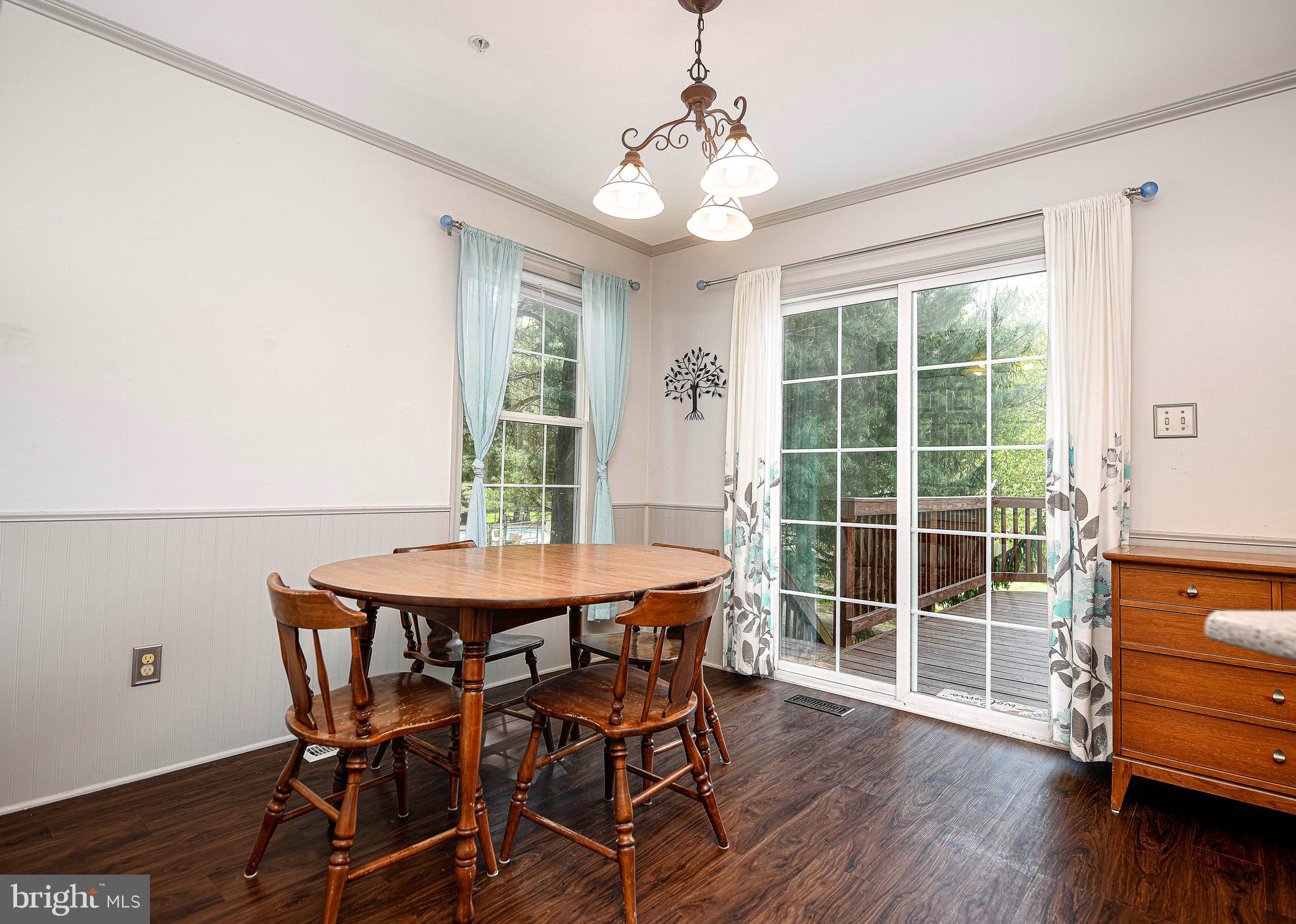 2015 Pointview Circle Forest Hill, MD 21050 - Photo 11 of 43 Crown molding & neutral tones