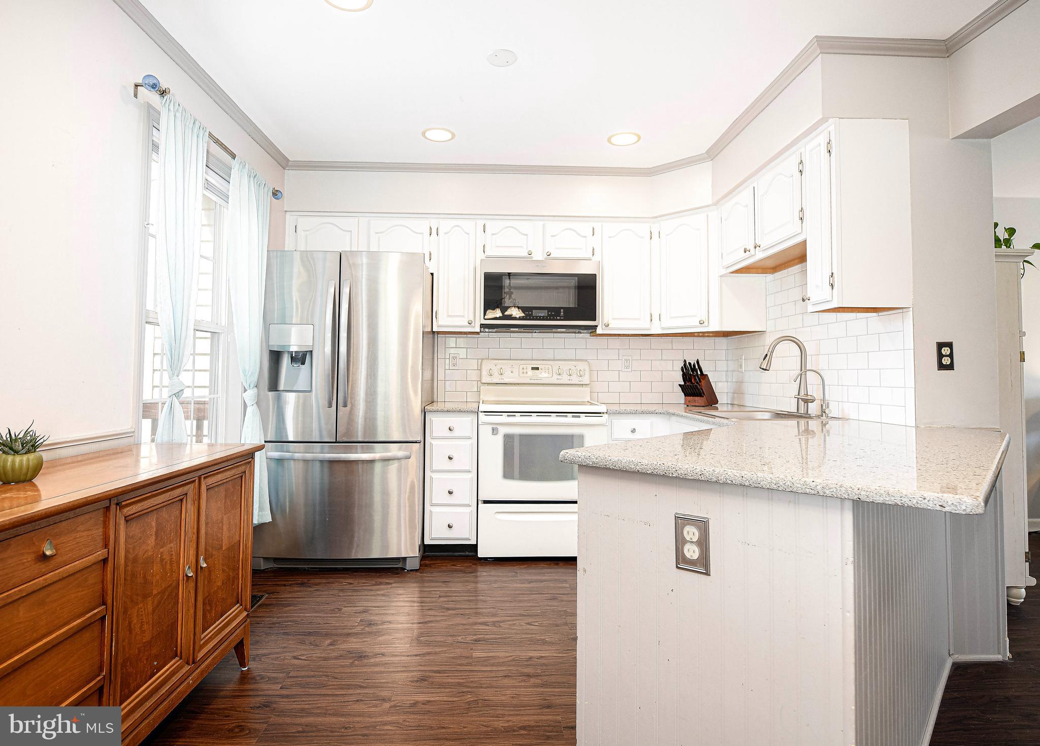 2015 Pointview Circle Forest Hill, MD 21050 - Photo 6 of 43 Eat-in kitchen w/hardwood