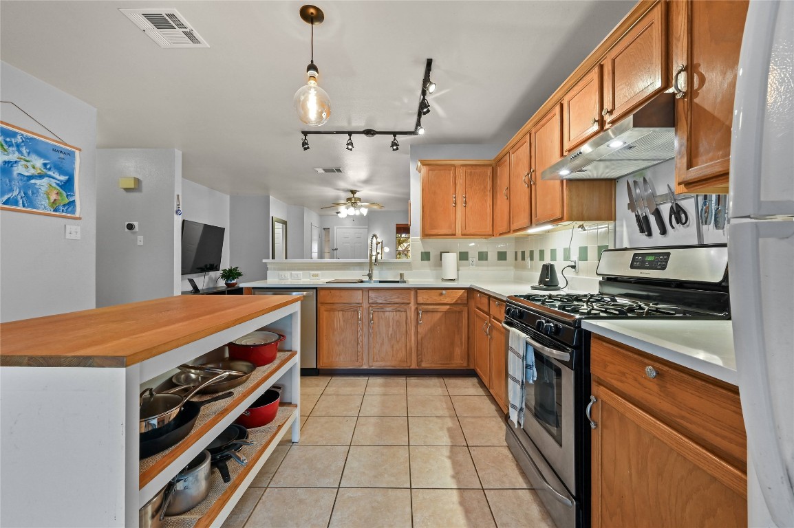 1709 Friars Tale Lane Austin, TX 78748 - Photo 10 of 24 a kitchen with stainless steel appliances granite countertop a stove and a sink