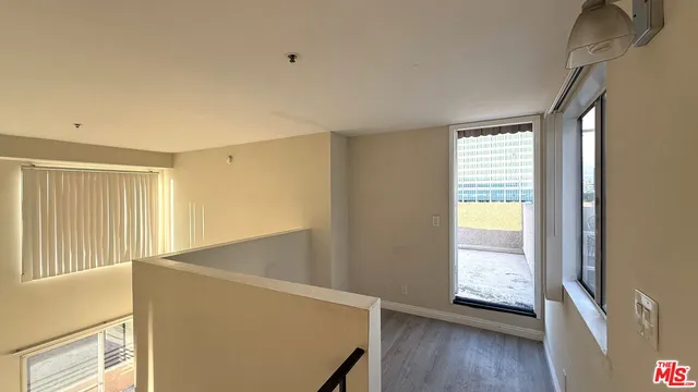 $2,900 | 701 South Kingsley Drive, Unit 405, Los Angeles, CA 90005