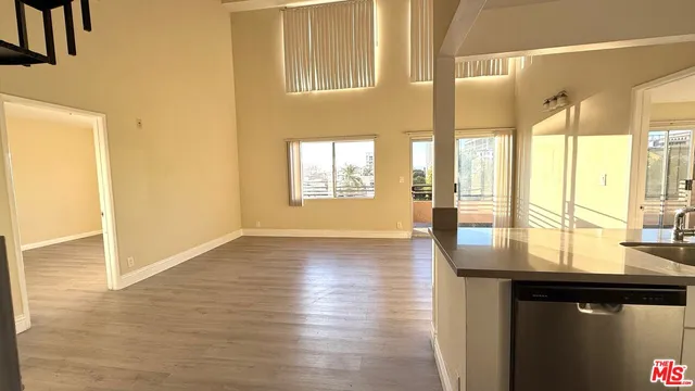 $2,900 | 701 South Kingsley Drive, Unit 405, Los Angeles, CA 90005