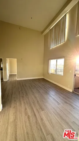 $2,900 | 701 South Kingsley Drive, Unit 405, Los Angeles, CA 90005