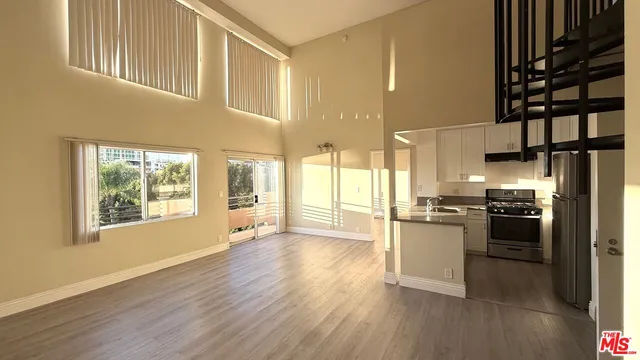 $2,900 | 701 South Kingsley Drive, Unit 405, Los Angeles, CA 90005