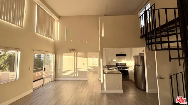 $2,900 | 701 South Kingsley Drive, Unit 405, Los Angeles, CA 90005