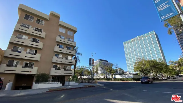 $2,900 | 701 South Kingsley Drive, Unit 405, Los Angeles, CA 90005