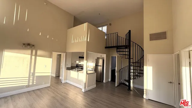 $2,900 | 701 South Kingsley Drive, Unit 405, Los Angeles, CA 90005