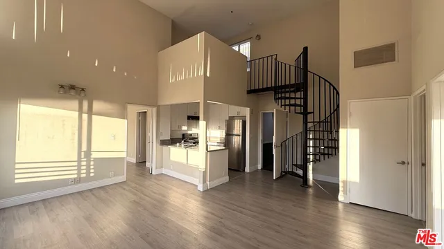 $2,900 | 701 South Kingsley Drive, Unit 405, Los Angeles, CA 90005