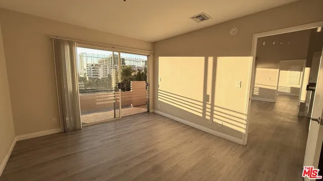 $2,900 | 701 South Kingsley Drive, Unit 405, Los Angeles, CA 90005