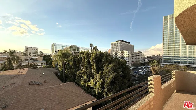 $2,900 | 701 South Kingsley Drive, Unit 405, Los Angeles, CA 90005