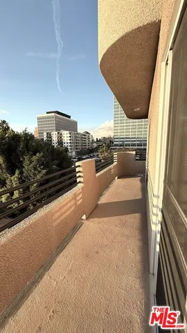 $2,900 | 701 South Kingsley Drive, Unit 405, Los Angeles, CA 90005