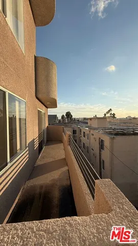 $2,900 | 701 South Kingsley Drive, Unit 405, Los Angeles, CA 90005