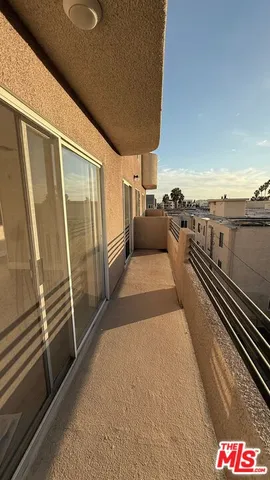 $2,900 | 701 South Kingsley Drive, Unit 405, Los Angeles, CA 90005