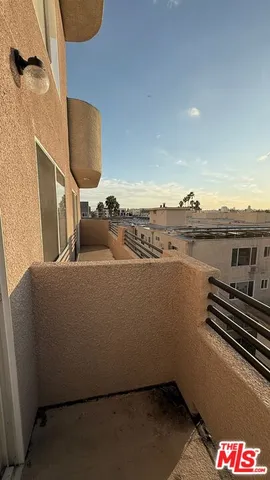 $2,900 | 701 South Kingsley Drive, Unit 405, Los Angeles, CA 90005