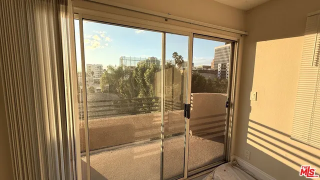 $2,900 | 701 South Kingsley Drive, Unit 405, Los Angeles, CA 90005