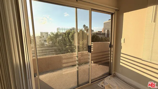 $2,900 | 701 South Kingsley Drive, Unit 405, Los Angeles, CA 90005