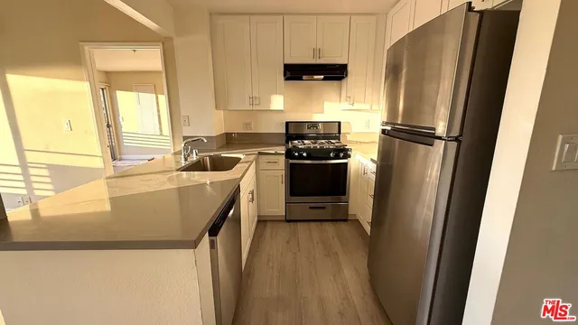 $2,900 | 701 South Kingsley Drive, Unit 405, Los Angeles, CA 90005