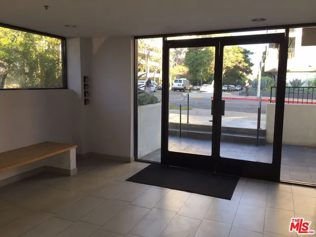 $2,900 | 701 South Kingsley Drive, Unit 405, Los Angeles, CA 90005