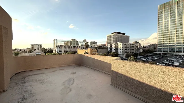 $2,900 | 701 South Kingsley Drive, Unit 405, Los Angeles, CA 90005