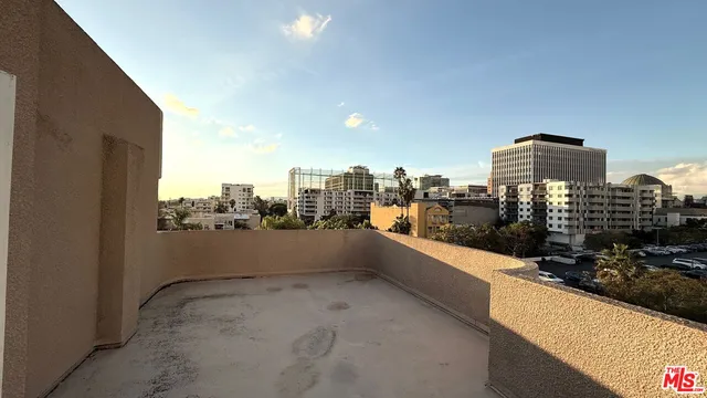 $2,900 | 701 South Kingsley Drive, Unit 405, Los Angeles, CA 90005