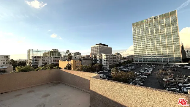 $2,900 | 701 South Kingsley Drive, Unit 405, Los Angeles, CA 90005