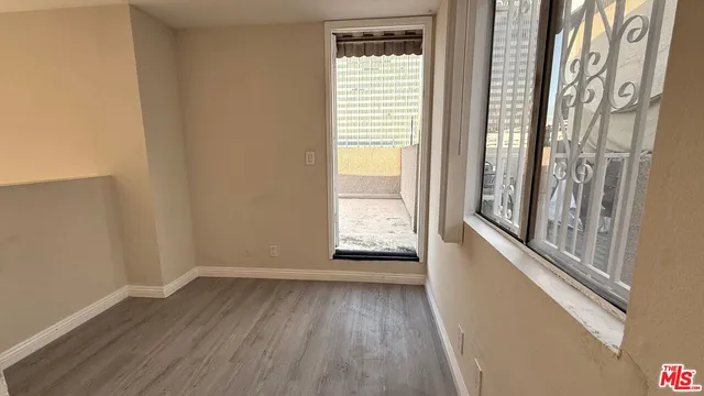 $2,900 | 701 South Kingsley Drive, Unit 405, Los Angeles, CA 90005
