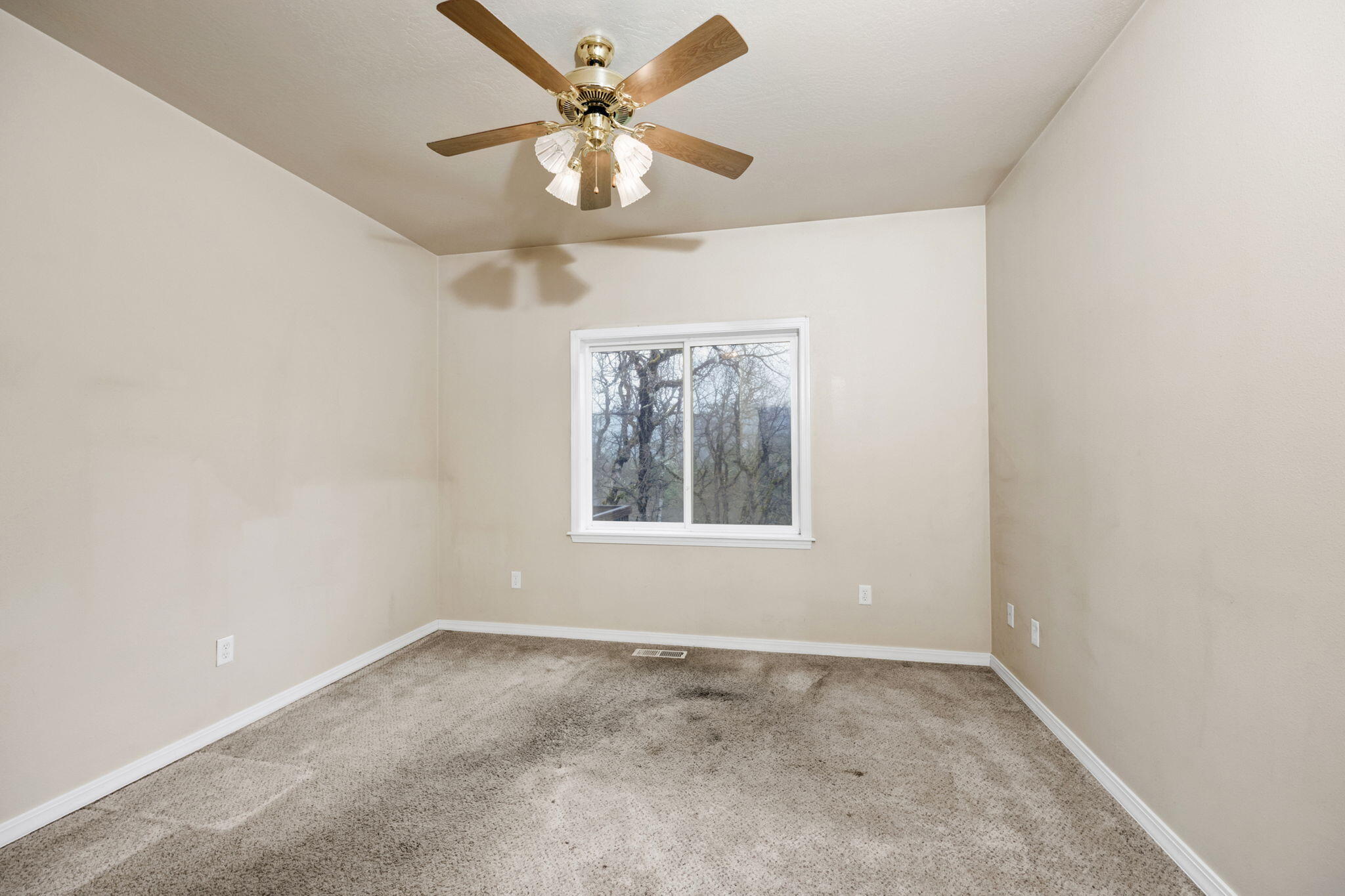 270 Rene Drive Shady Cove, OR 97539 - Photo 24 of 40 37-web-or-mls-RD (37)