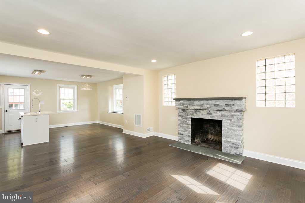 1618 Aberdeen Road Towson, MD 21286 - Photo 3 of 20 Living Room