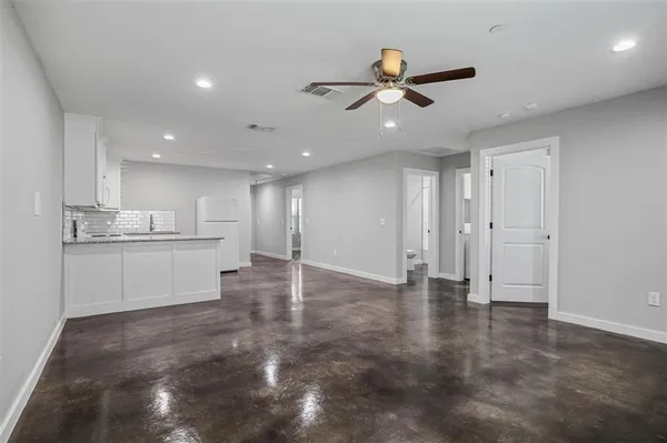 $1,325 | 410 South Mirick Avenue, Unit 412, Denison, TX 75020