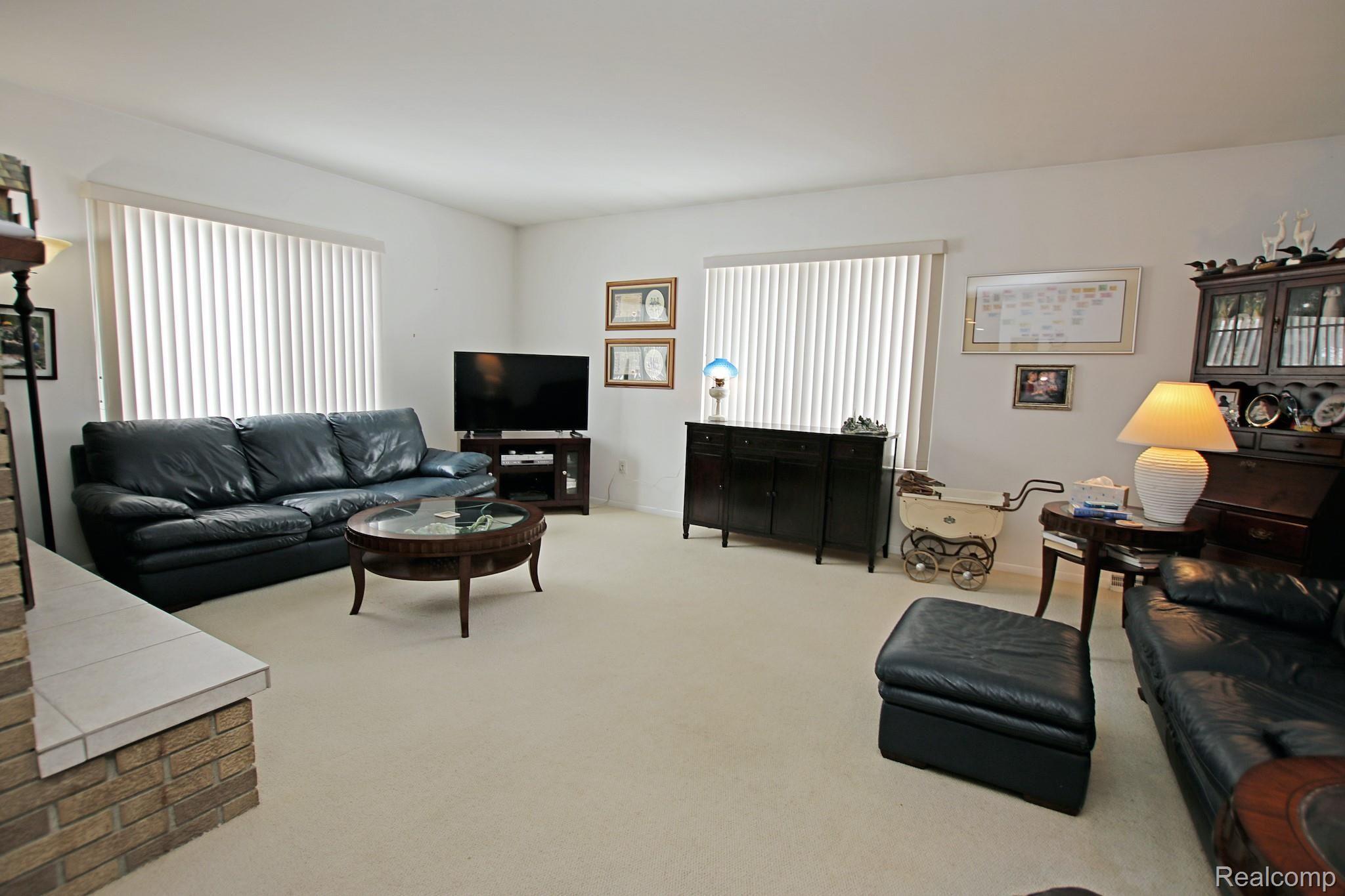 4725 Secord Lake Road Leonard, MI 48367 - Photo 14 of 53 16) Living Room.jpg