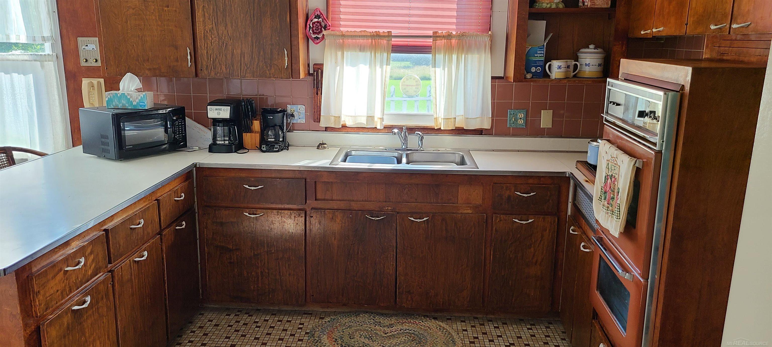 5985 Lakeshore Road Lexington, MI 48450 - Photo 16 of 38 50089683-15.JPG