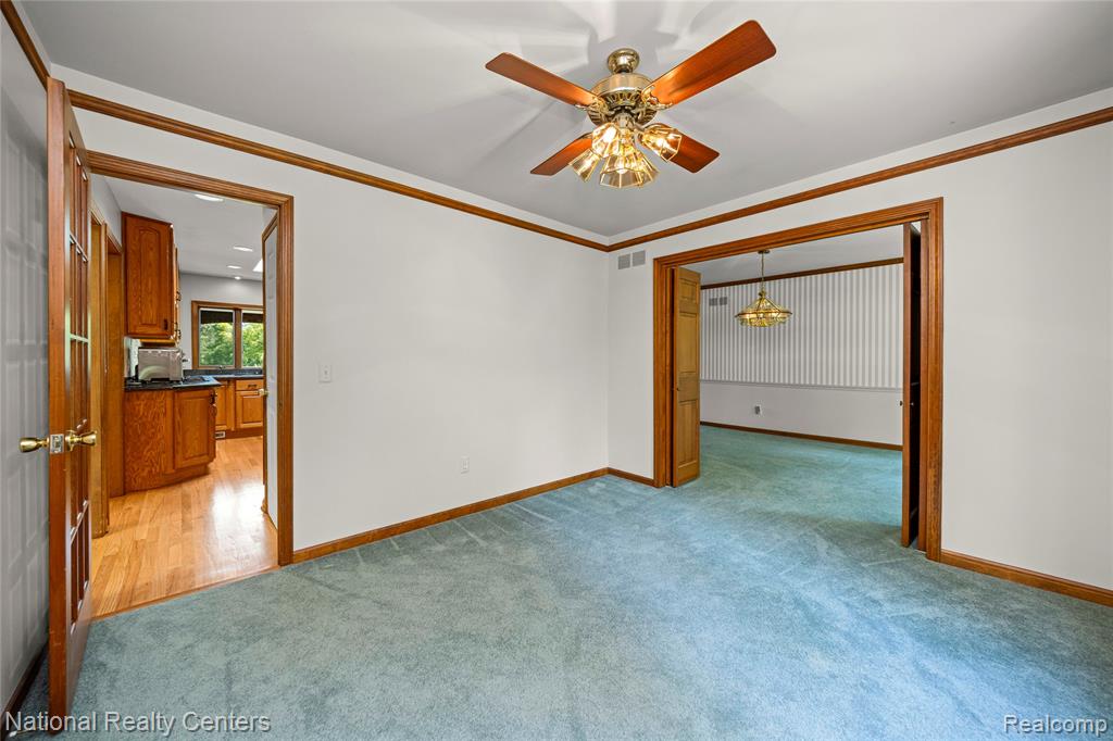 26131 Pleasant Valley Road Farmington Hills, MI 48331 - Photo 14 of 61