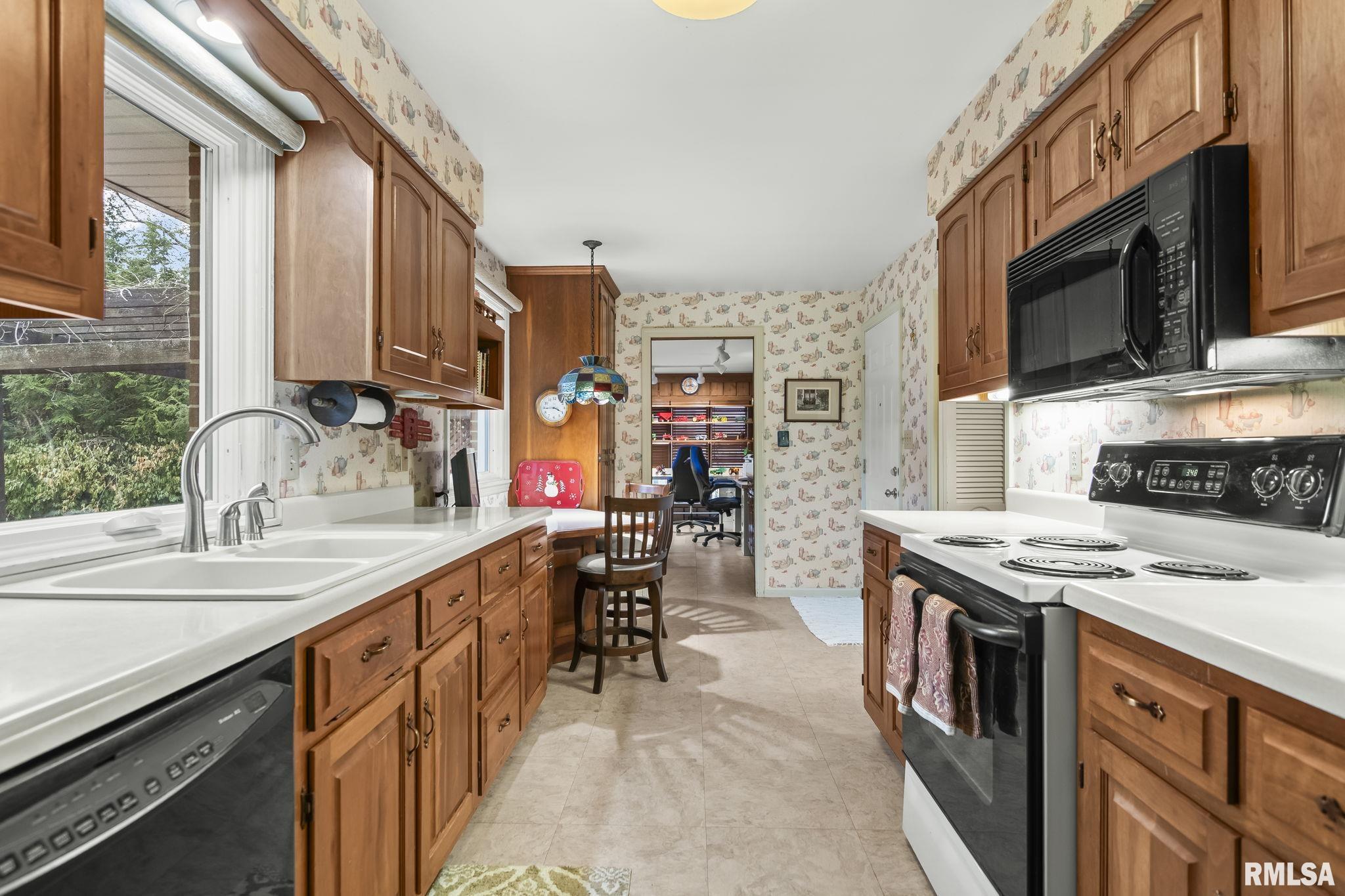 16 Inverness Road Springfield, IL 62704 - Photo 13 of 43