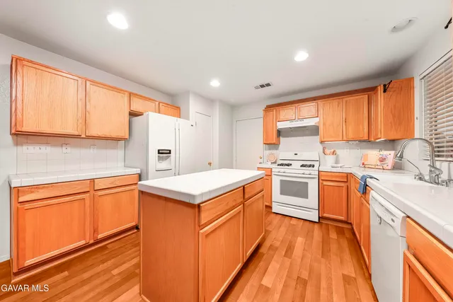 $559,999 | 43635 Castle Circle, Lancaster, CA 93535