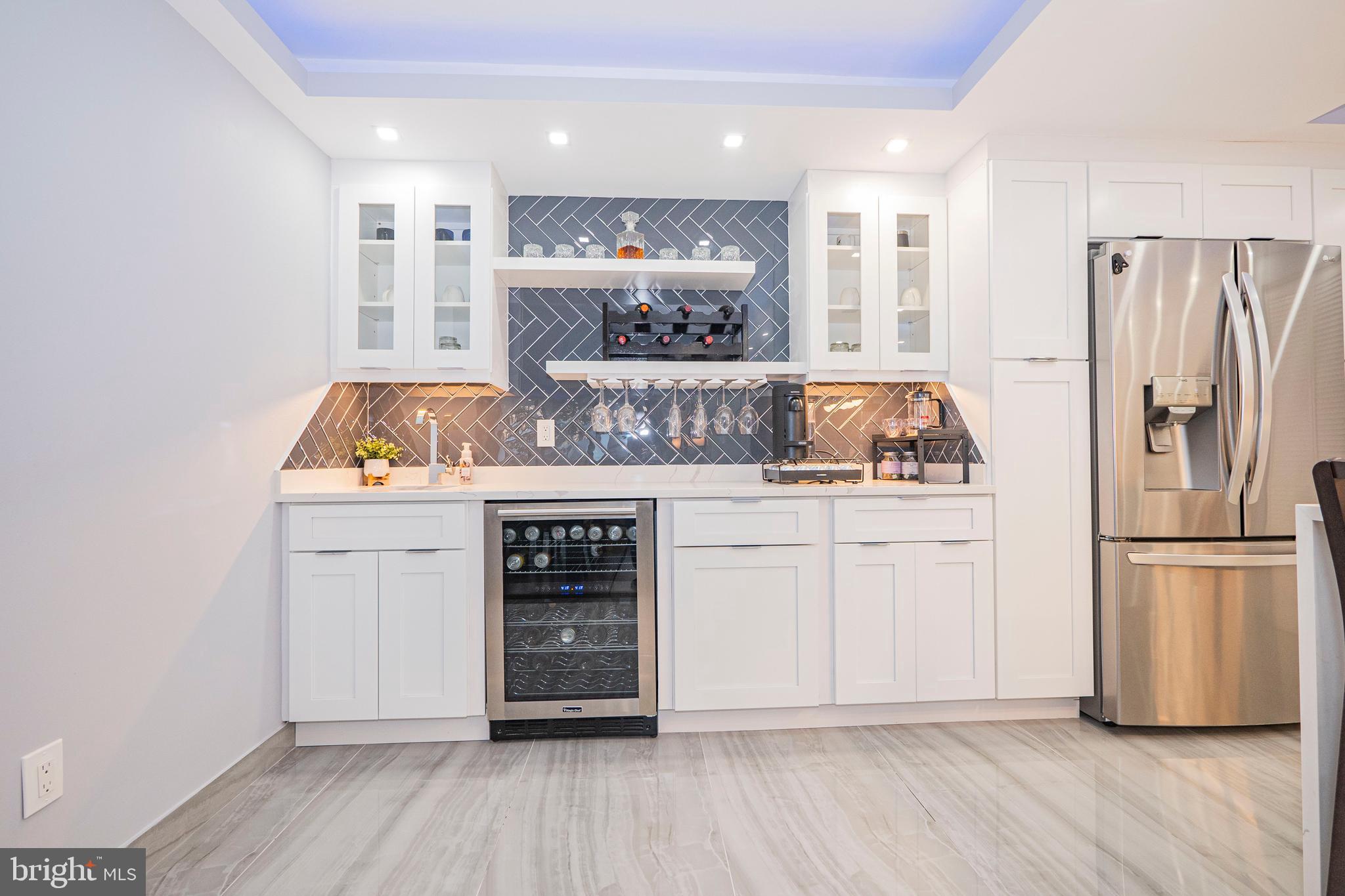 6101 Edsall Road, Unit 204 Alexandria, VA 22304 - Photo 11 of 56 Wet bar