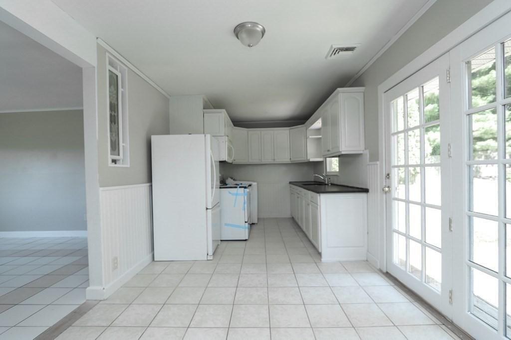 47 Old Farm Road Springfield, MA 01119 - Photo 8 of 35