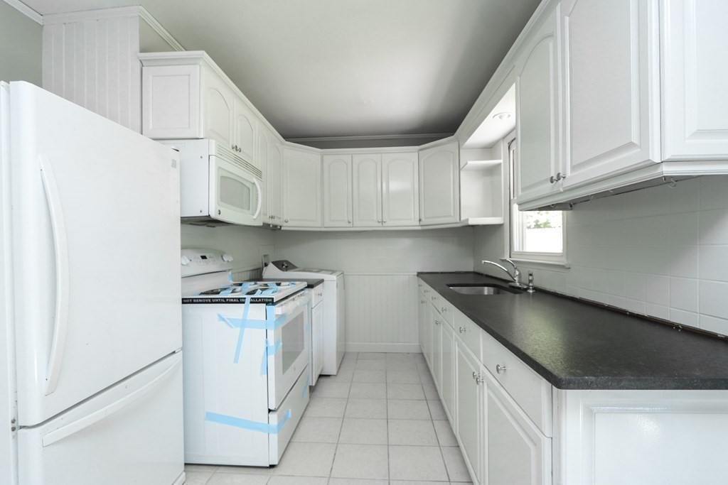 47 Old Farm Road Springfield, MA 01119 - Photo 9 of 35