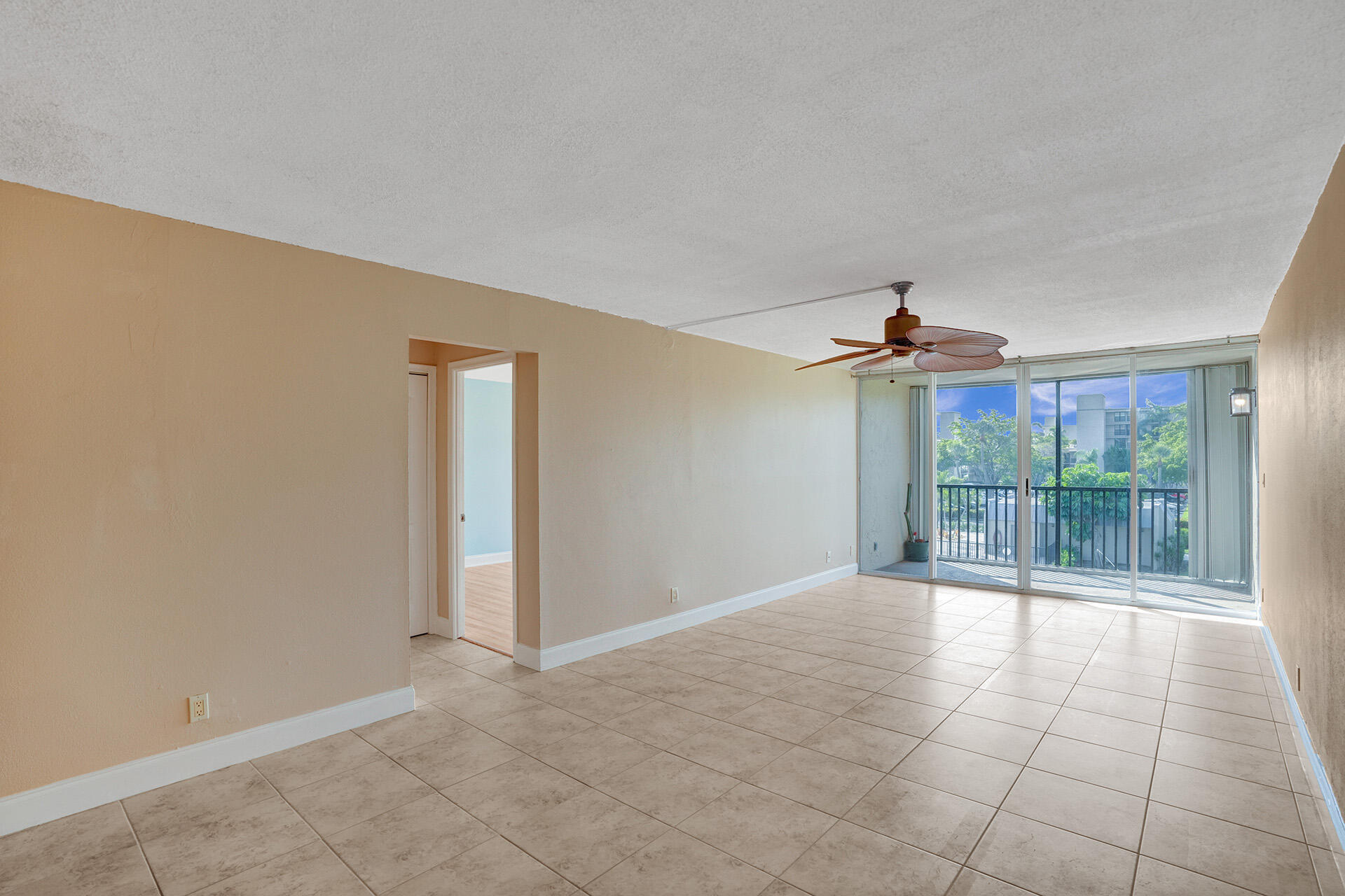 4 Royal Palm Way, Unit 308 Boca Raton, FL 33432 - Photo 17 of 32 DSC08389