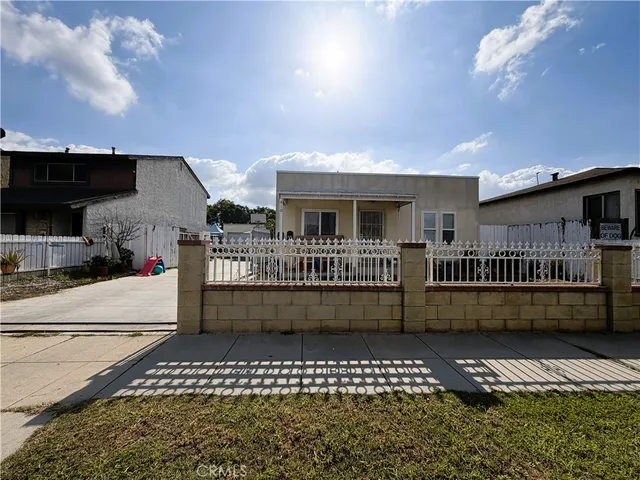 $920,000 | 410 East 60th Street, Unit 1, Long Beach, CA 90805