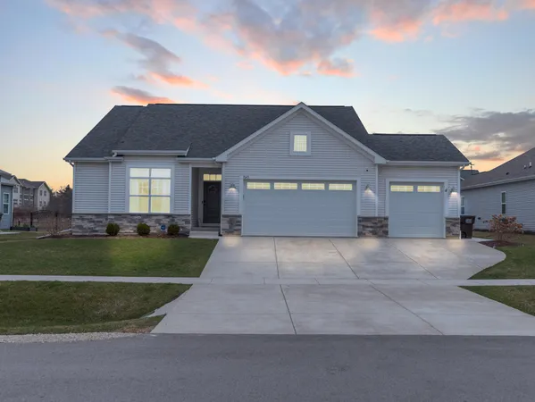 $659,900 | 7546 259th Court, Paddock Lake, WI 53168