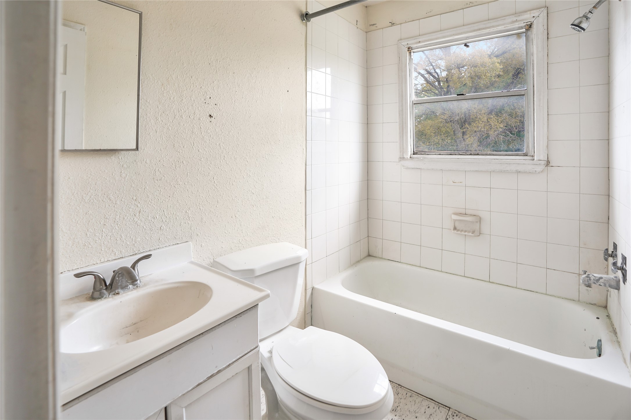 13301-13309 Reeveston Road Houston, TX 77039 - Photo 34 of 35 a bathroom with a sink toilet and bathtub
