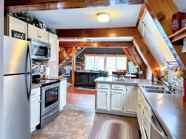 $319,000 | 1002 Tanglewood Drive, McGregor, IA 52157