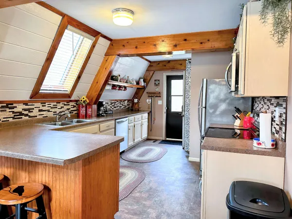 $319,000 | 1002 Tanglewood Drive, McGregor, IA 52157
