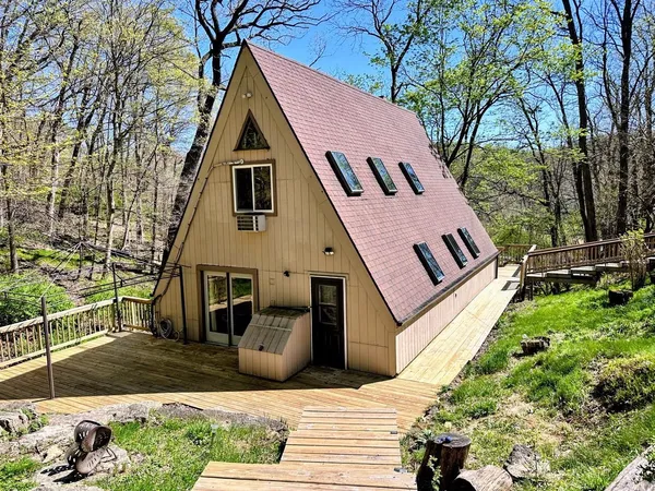 $319,000 | 1002 Tanglewood Drive, McGregor, IA 52157