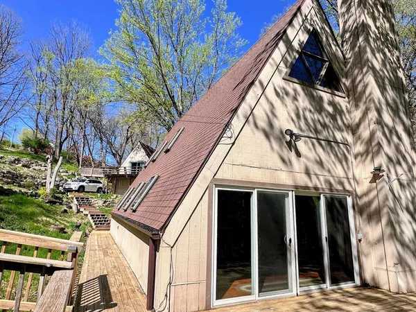 $319,000 | 1002 Tanglewood Drive, McGregor, IA 52157