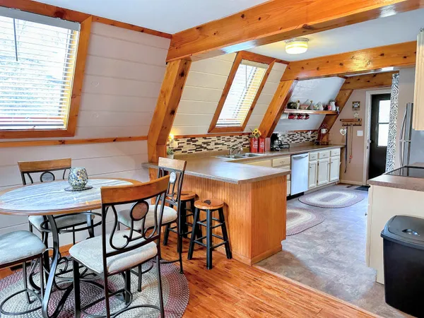 $319,000 | 1002 Tanglewood Drive, McGregor, IA 52157