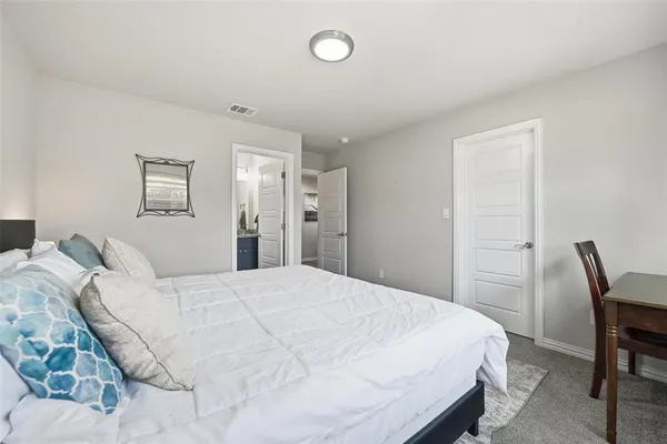 $2,050 | 933 River Road, Fort Worth, TX 76114