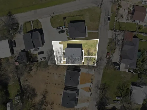 $2,050 | 933 River Road, Fort Worth, TX 76114