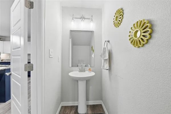 $2,050 | 933 River Road, Fort Worth, TX 76114