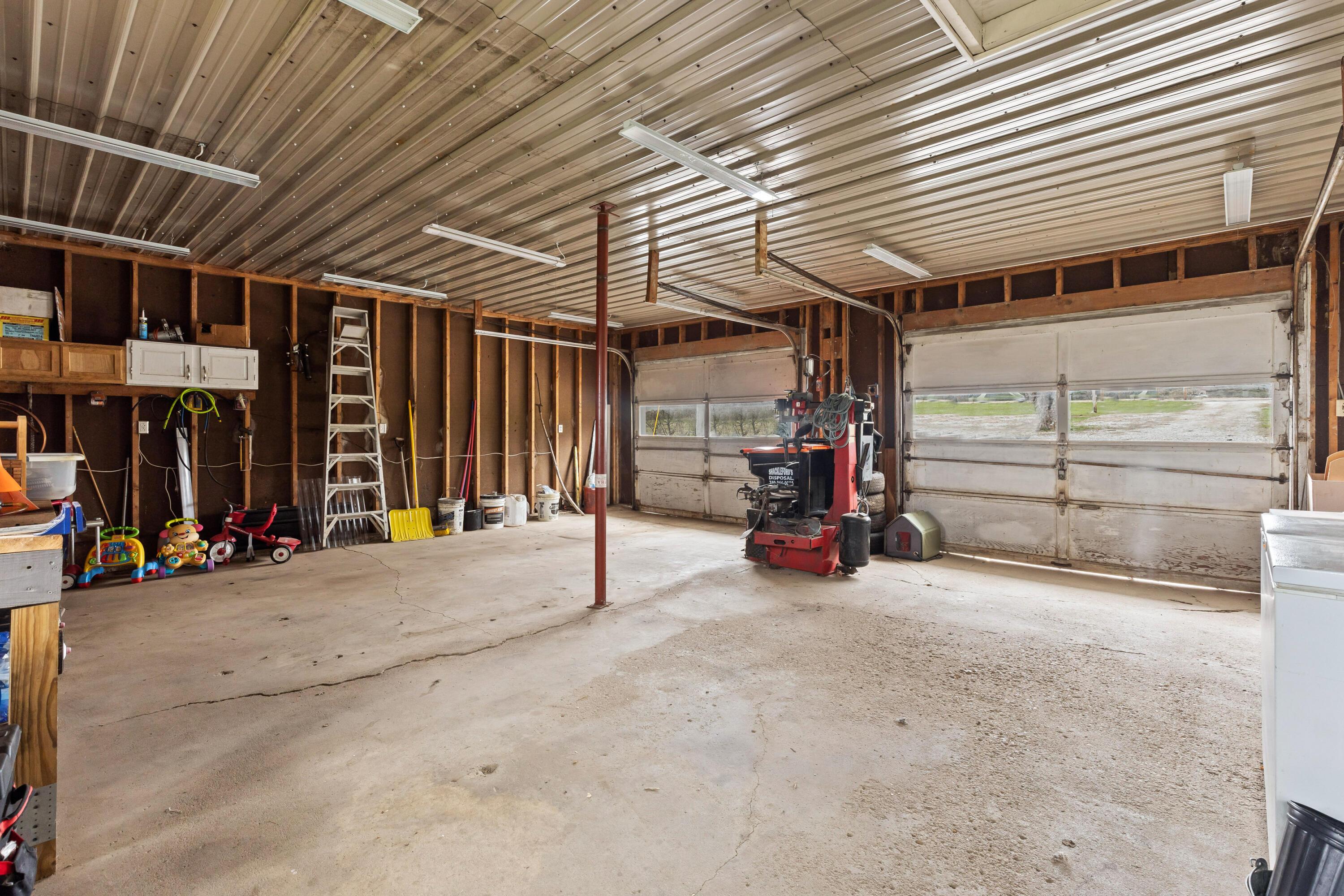 8392 Lancaster Road Hebron, OH 43025 - Photo 15 of 26 Garage